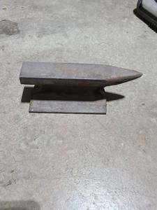 lot 3002 image: Anvil, 10in long
