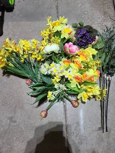 lot 3005 image: Faux flowers and greenery