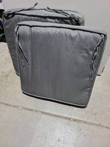 lot 3009 image: 2  square gray outdoor patio cushions, 23x23x5