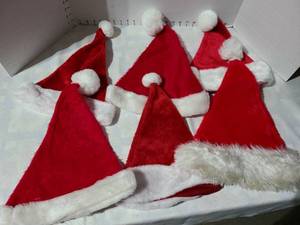 lot 3013 image: 6 Santa hats