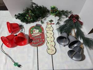 lot 3024 image: Christmas decor