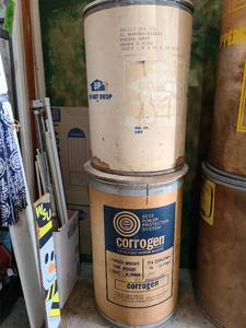 lot 3041 image: 2  container drums