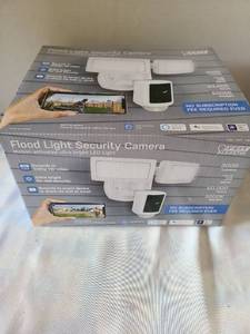 lot 3058 image: Flood Light Security Camera Motion Activated LED 1080p HD WiFi,  unopened box