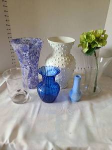 lot 3071 image: Vases