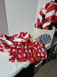 lot 3110 image: Canvas hedgehog bin and 3 large storage bags.