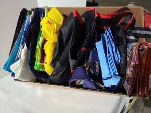lot 3119 image: Large lot of reusable bags