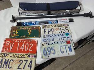 lot 3202 image: Bosch Clear Advantage Wiper Blade 20 29CA with License Plates and Accessories Lot