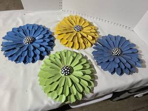 lot 3209 image: Hanging metal fence flowers, 13in diam each