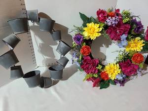 lot 3231 image: Wreath decor
