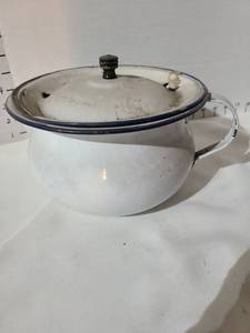 lot 3243 image: Enamelware Covered Pot with Lid, White with Blue Trim