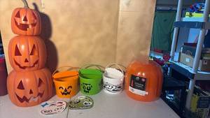 lot 3303 image: 2 24 Stacking Pumpkin Halloween Decoration and More