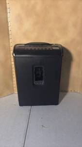 lot 3304 image: Pen  Gear WM608MA Paper Shredder