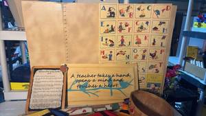 lot 3306 image: Teacher Themed Decor