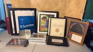 lot 3321 image: 16 Picture Frames Assorted Sizes
