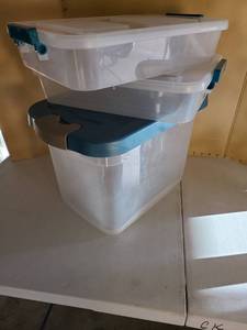 lot 3342 image: Rubbermaid and Sterilite storage containers.