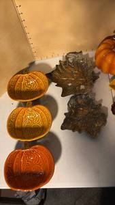 lot 3363 image: Fall Decorative Dishes