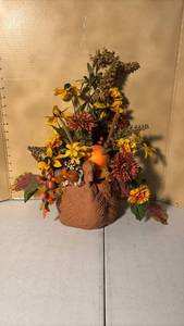 lot 3369 image: Decorative Floral Arrangement in Terracotta Turkey