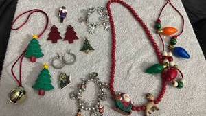 lot 1808 image: Christmas jewelry