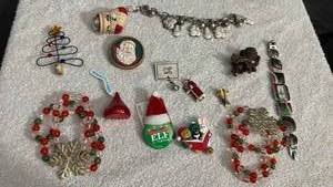 lot 1811 image: Christmas jewelry