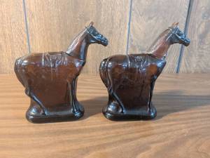 lot 7 image: Avon Wild Country After Shave 5 fl oz Pair Horse Figurine Decanters