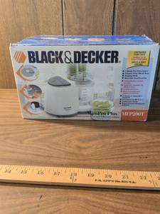 lot 16 image: Black & Decker MiniPro Plus MFP200T Mini Food Processor 480ml 2-Cup