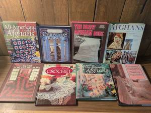 lot 17 image: Lot of 8 Crochet and Afghan Craft Books Better Homes Gardens Womans Day Family Circle