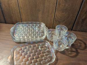 lot 33 image: Glass Bubble Pattern Baking Dish and Mug Set 4 Dishes 4 Mugs