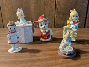 lot 40 image: Forest Friends All Tucked In Figurine Set 5 Pieces