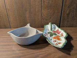 lot 43 image: Grey Ridge Pottery 2-Piece Lot Leaf Dish Spoon Rest Hand-Painted Flowers