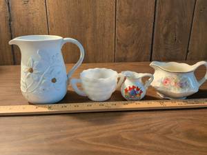 lot 53 image: Homer Laughlin Ceramic Pitcher and Creamer Set 4 pieces
