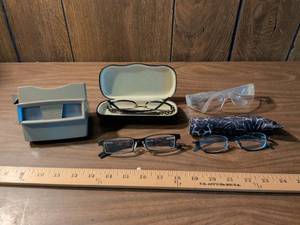 lot 59 image: Eyeglasses Lot 4 Pairs Reading Glasses with Cases