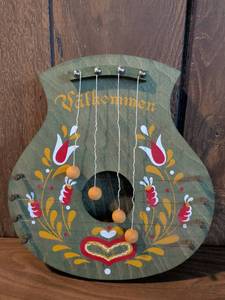 lot 104 image: Vallhomren Swedish Lyre Harp with Painted Floral Design