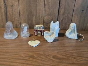 lot 108 image: Lot of 8 Decorative Figurines and Collectibles