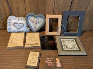 lot 113 image: Lot 8 Framed Plaques Picture Frames Heart Ornament Decorative Accents Bundle