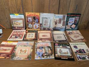 lot 146 image: Leisure Arts Cross Stitch Pattern Books Lot - 15 Titles Including Lion Family Sunflowers