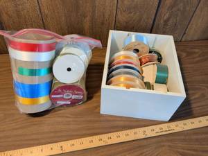 lot 171 image: Decorative Ribbon and Spool dispenser box .Lot with St. Nicholas Square Brand
