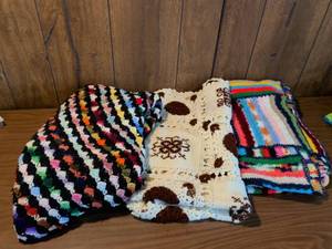 lot 173 image: Lot of 3 Knitted Throw Blankets Multicolor Striped and Patterned