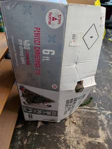 lot 178 image: Trim a Home 6 ft Perfect Christmas Tree 400 Multi Pre-Strung Lights