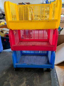 lot 187 image: Small Animal Cage 3-Pack Yellow Red Blue
