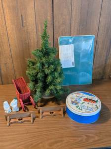 lot 189 image: Raderscelf 22225 Nativity Display Advent Calendar with Accessories