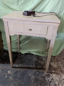 lot 205 image: Singer Special Sewing Machine with Sewing Table