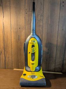 lot 209 image: Royal Privilege RY7500 Type Menager Upright Vacuum Cleaner 120V