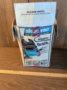 lot 211 image: Shop-Vac Mighty mini2000 Portable WetDry Vac Model 2010 1.0 HP