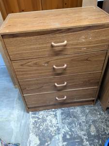 lot 220 image: 4-Drawer Wood Chest Handles