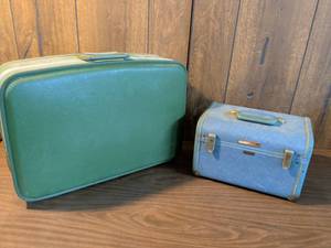 lot 225 image: Two Vintage Suitcases Green and Blue with Interior Accessories