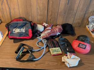 lot 244 image: Boxing Equipment Lot Everlast Gloves Hand Wraps Speed Bag Jump Rope