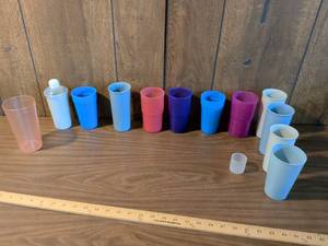 lot 254 image: Plastic Cups Lot 16 Pieces Multiple Colors and Sizes