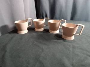 lot 60171 image: Sweetheart plastic paper cup holders Set of 4