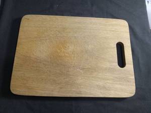 lot 60176 image: Wood Cutting Board with Handle Slot 9 x 13 inches