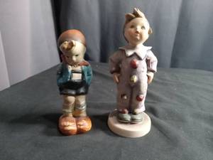 lot 60189 image: Pair of Painted Porcelain Child Figurines with Colored Buttons